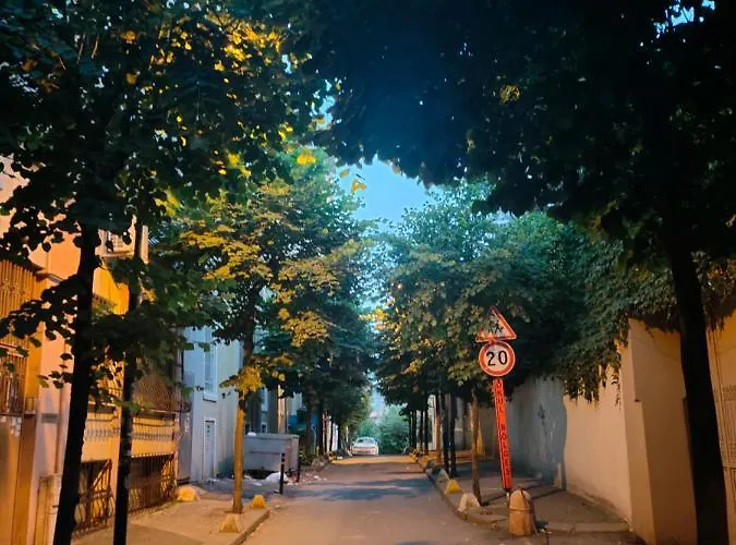 Beautiful 2br And 2toilet Balcony Near Hilton #4 *