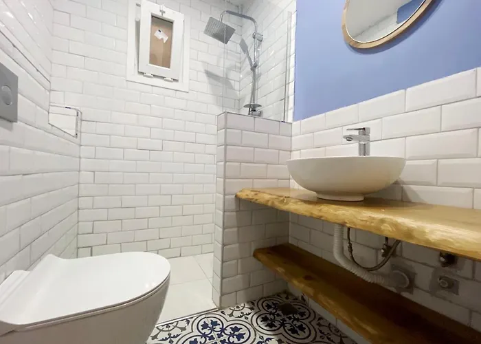 Apartment Beautiful 2br And 2toilet Balcony Near Hilton #4 *