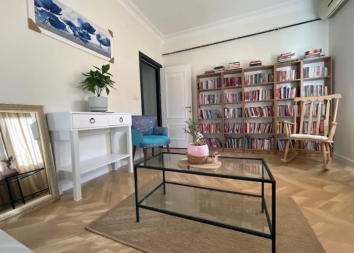 Beautiful 2br And 2toilet Balcony Near Hilton #4 *