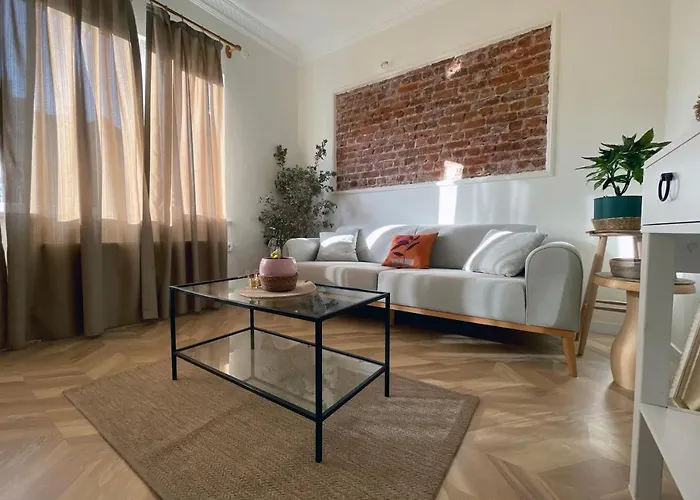 Beautiful 2br And 2toilet Balcony Near Hilton #4 *