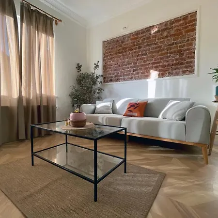 Beautiful 2br And 2toilet Balcony Near Hilton #4 *